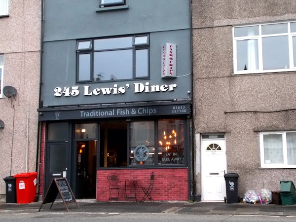 245 Lewis' Diner - Newport