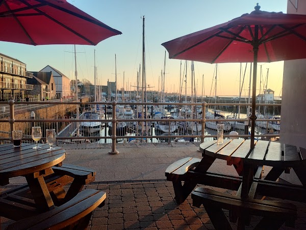 Harbour Table Table - Caernarfon